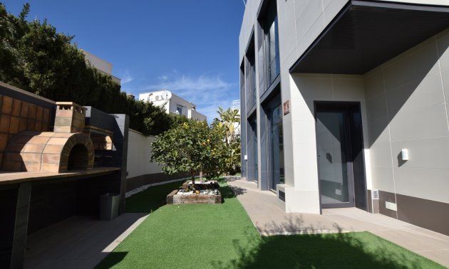 Resale - Villa -
San Miguel de Salinas - La Cañada - Los Alcores