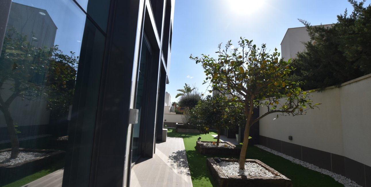 Resale - Villa -
San Miguel de Salinas - La Cañada - Los Alcores