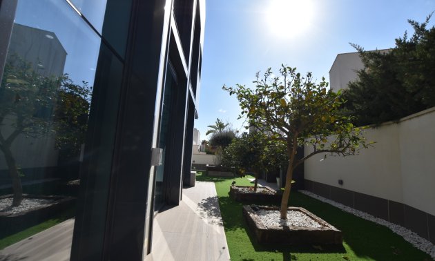 Resale - Villa -
San Miguel de Salinas - La Cañada - Los Alcores