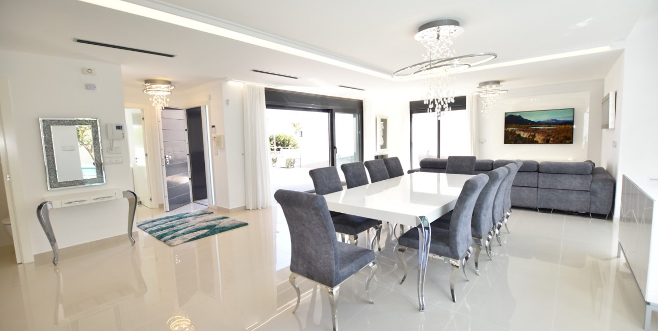 Resale - Villa -
San Miguel de Salinas - La Cañada - Los Alcores