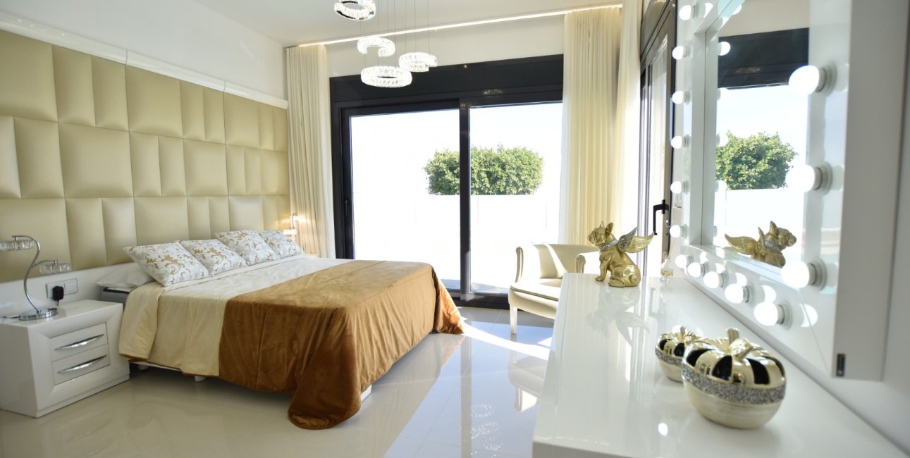 Resale - Villa -
San Miguel de Salinas - La Cañada - Los Alcores