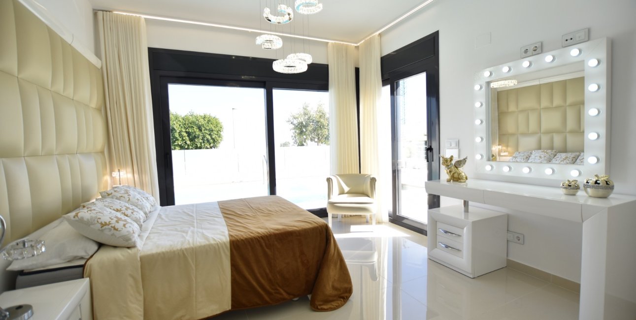Resale - Villa -
San Miguel de Salinas - La Cañada - Los Alcores