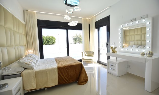 Resale - Villa -
San Miguel de Salinas - La Cañada - Los Alcores