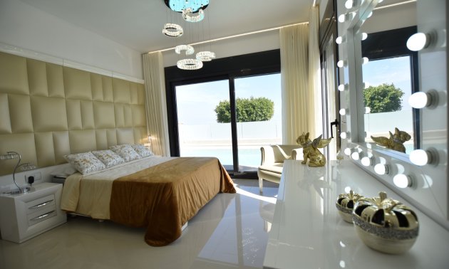 Resale - Villa -
San Miguel de Salinas - La Cañada - Los Alcores