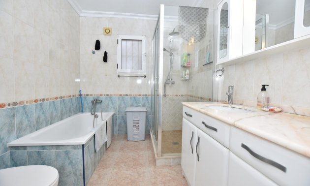 Resale - Villa -
Algorfa - Montemar
