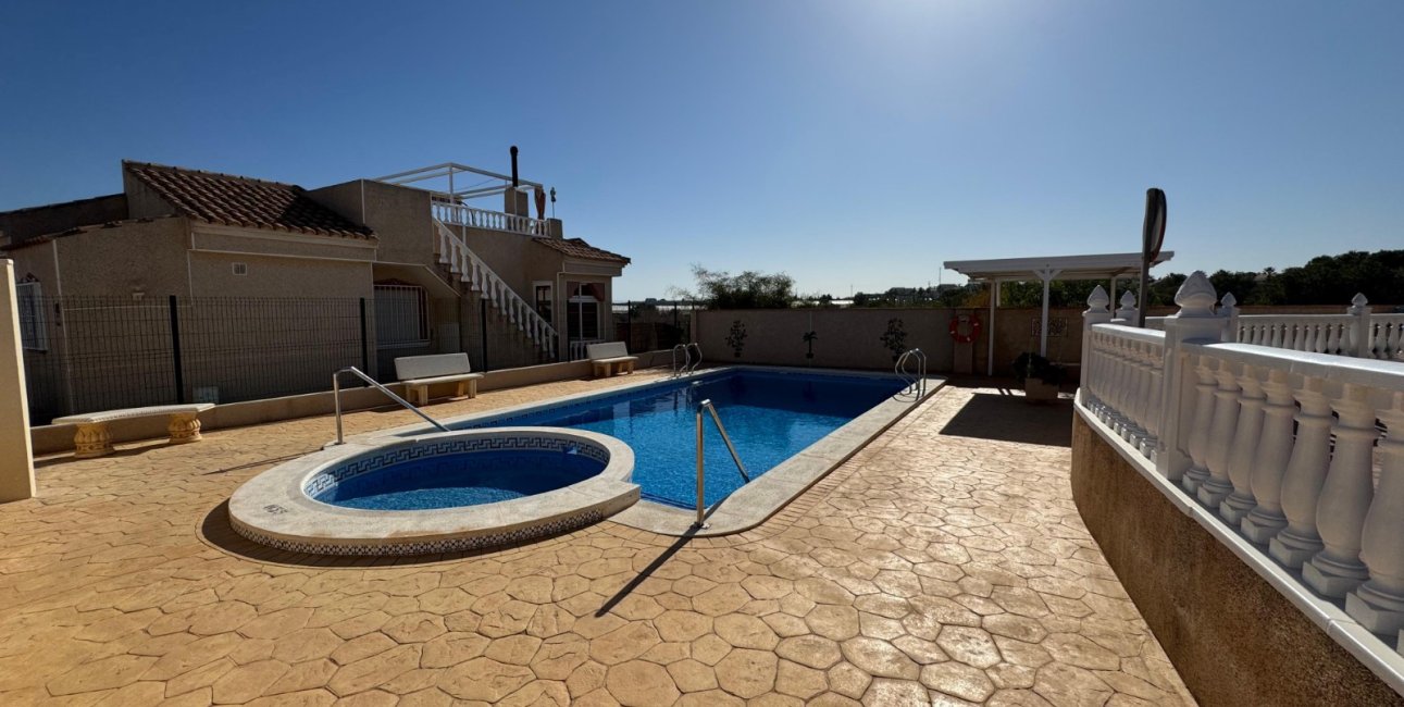 Resale - Villa -
Algorfa - Montemar