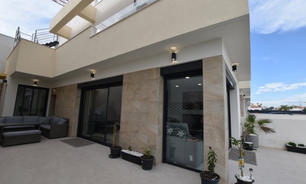 Resale - Villa -
Los Montesinos - La Herrada