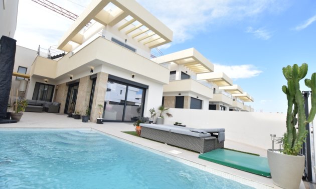 Resale - Villa -
Los Montesinos - La Herrada