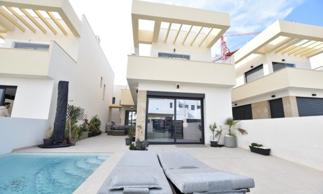 Resale - Villa -
Los Montesinos - La Herrada