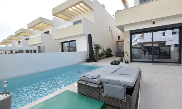 Resale - Villa -
Los Montesinos - La Herrada