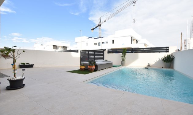 Resale - Villa -
Los Montesinos - La Herrada