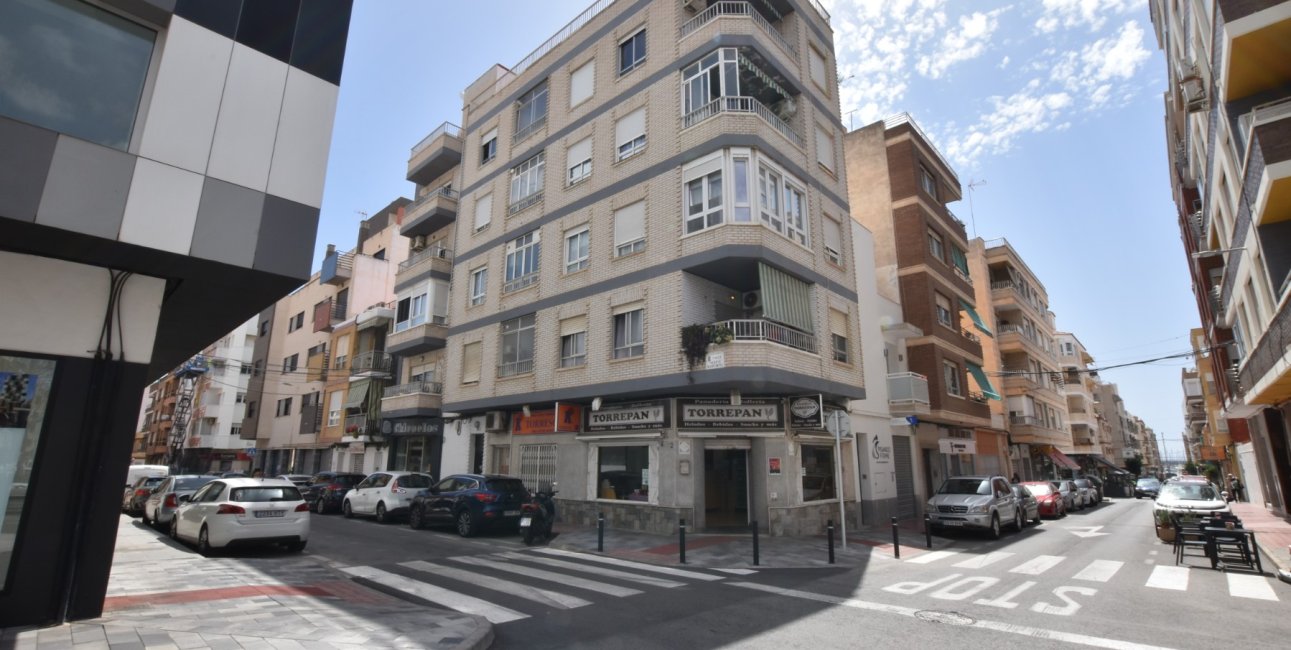 Resale - Apartment / flat -
Torrevieja - Torrevieja - Centre