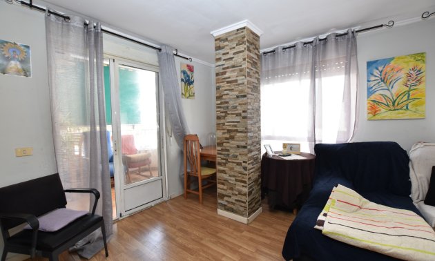 Resale - Apartment / flat -
Torrevieja - Torrevieja - Centre