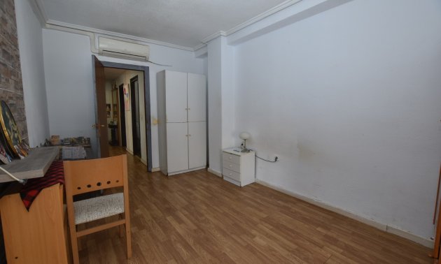 Resale - Apartment / flat -
Torrevieja - Torrevieja - Centre