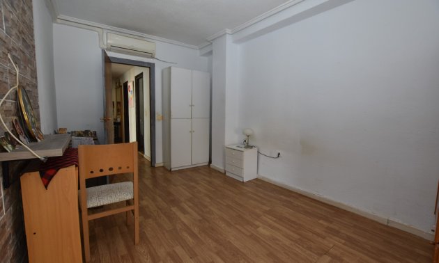 Resale - Apartment / flat -
Torrevieja - Torrevieja - Centre