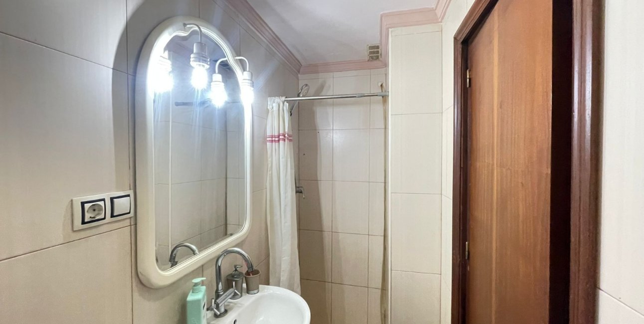 Resale - Apartment / flat -
Torrevieja - Torrevieja - Centre