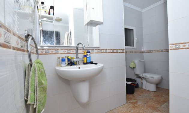 Resale - Apartment / flat -
Torrevieja - Torrevieja - Centre
