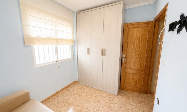 Resale - Apartment / flat -
Torrevieja - Nueva Torrevieja