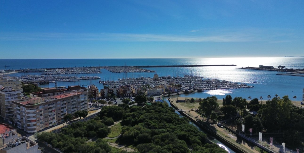 Resale - Apartment / flat -
Torrevieja - Torrevieja - Centre