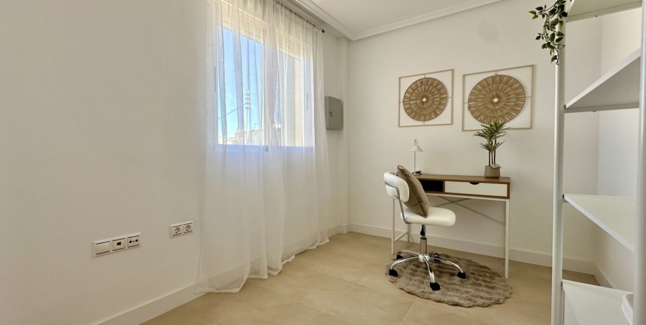 Resale - Apartment / flat -
Torrevieja - Torrevieja - Centre