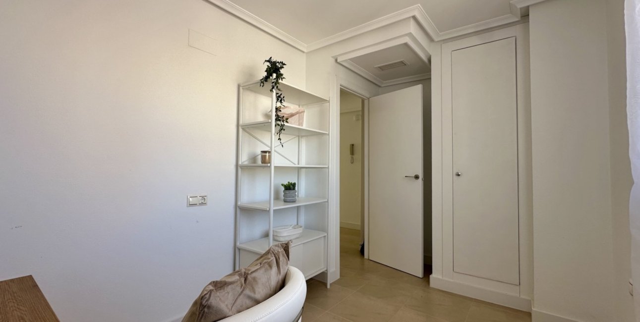 Resale - Apartment / flat -
Torrevieja - Torrevieja - Centre
