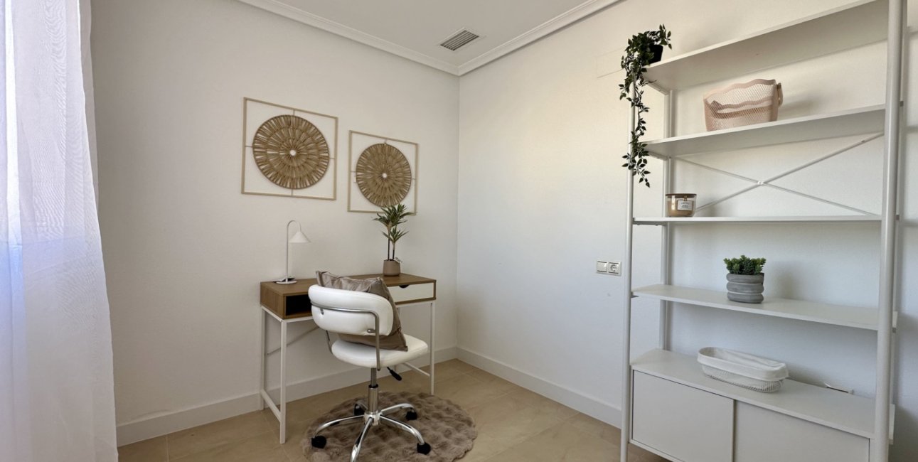 Resale - Apartment / flat -
Torrevieja - Torrevieja - Centre