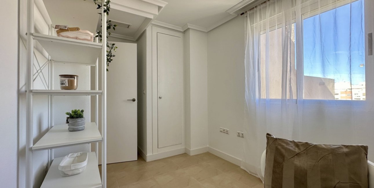 Resale - Apartment / flat -
Torrevieja - Torrevieja - Centre