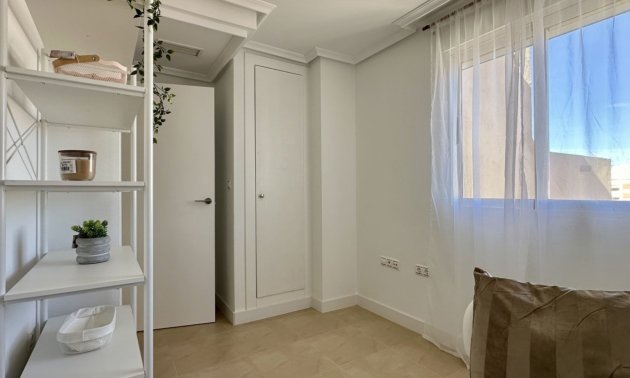 Resale - Apartment / flat -
Torrevieja - Torrevieja - Centre