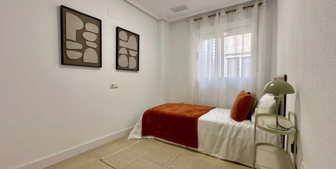 Resale - Apartment / flat -
Torrevieja - Torrevieja - Centre