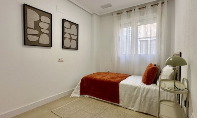 Resale - Apartment / flat -
Torrevieja - Torrevieja - Centre