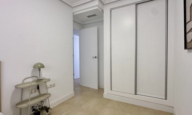 Resale - Apartment / flat -
Torrevieja - Torrevieja - Centre