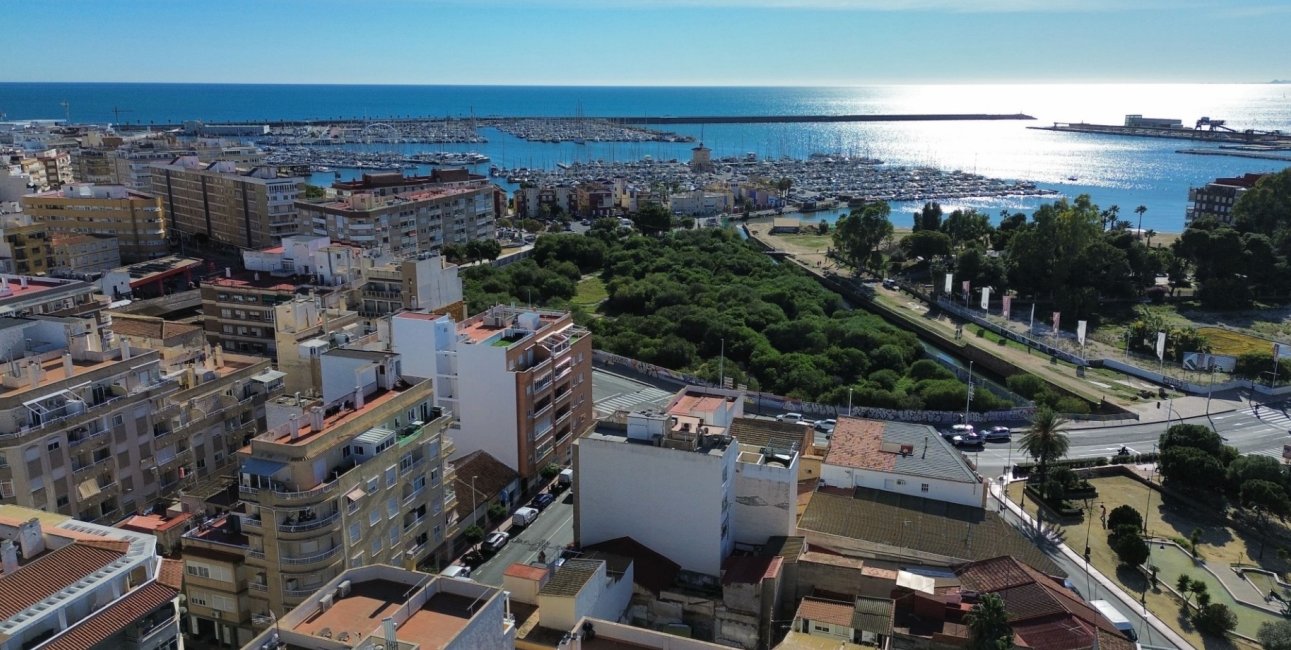 Resale - Apartment / flat -
Torrevieja - Torrevieja - Centre