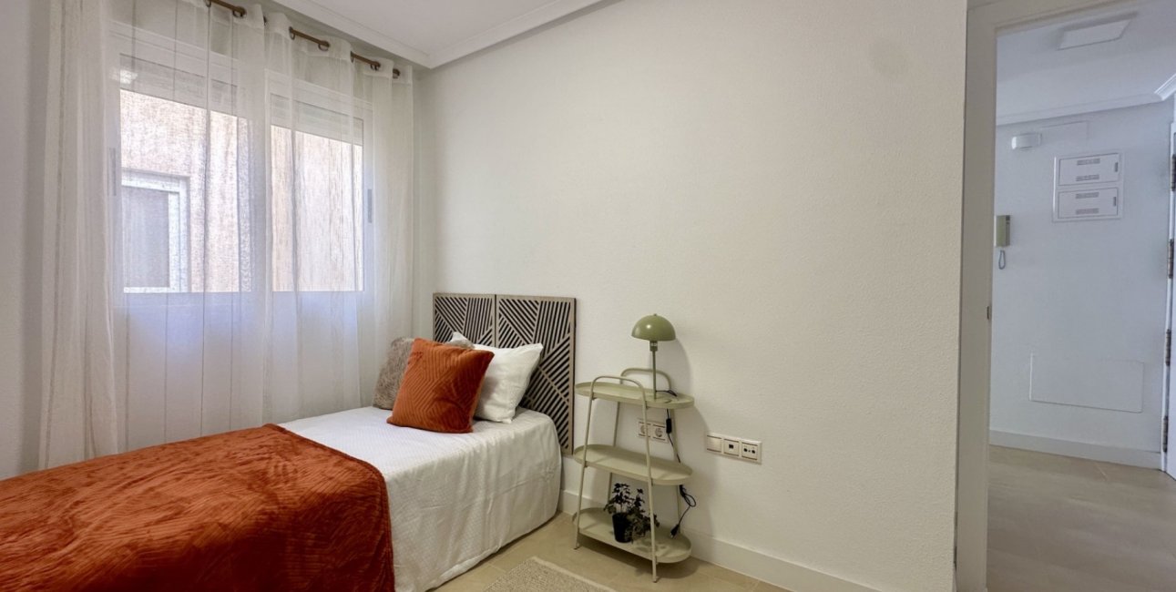 Resale - Apartment / flat -
Torrevieja - Torrevieja - Centre