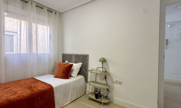 Resale - Apartment / flat -
Torrevieja - Torrevieja - Centre