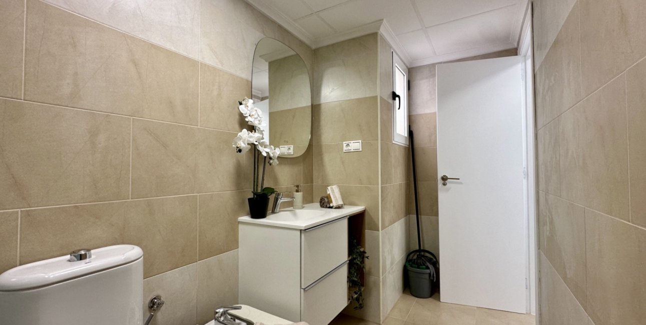 Resale - Apartment / flat -
Torrevieja - Torrevieja - Centre