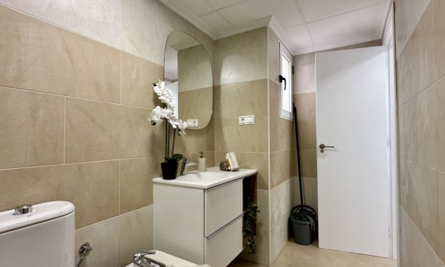 Resale - Apartment / flat -
Torrevieja - Torrevieja - Centre