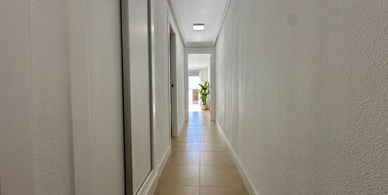 Resale - Apartment / flat -
Torrevieja - Torrevieja - Centre
