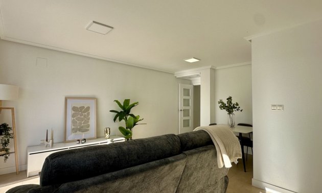 Resale - Apartment / flat -
Torrevieja - Torrevieja - Centre