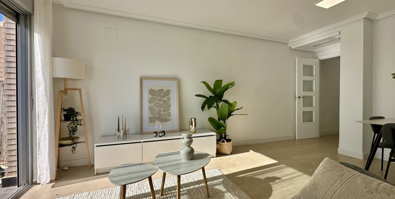 Resale - Apartment / flat -
Torrevieja - Torrevieja - Centre