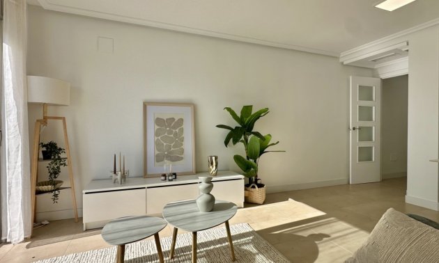 Resale - Apartment / flat -
Torrevieja - Torrevieja - Centre