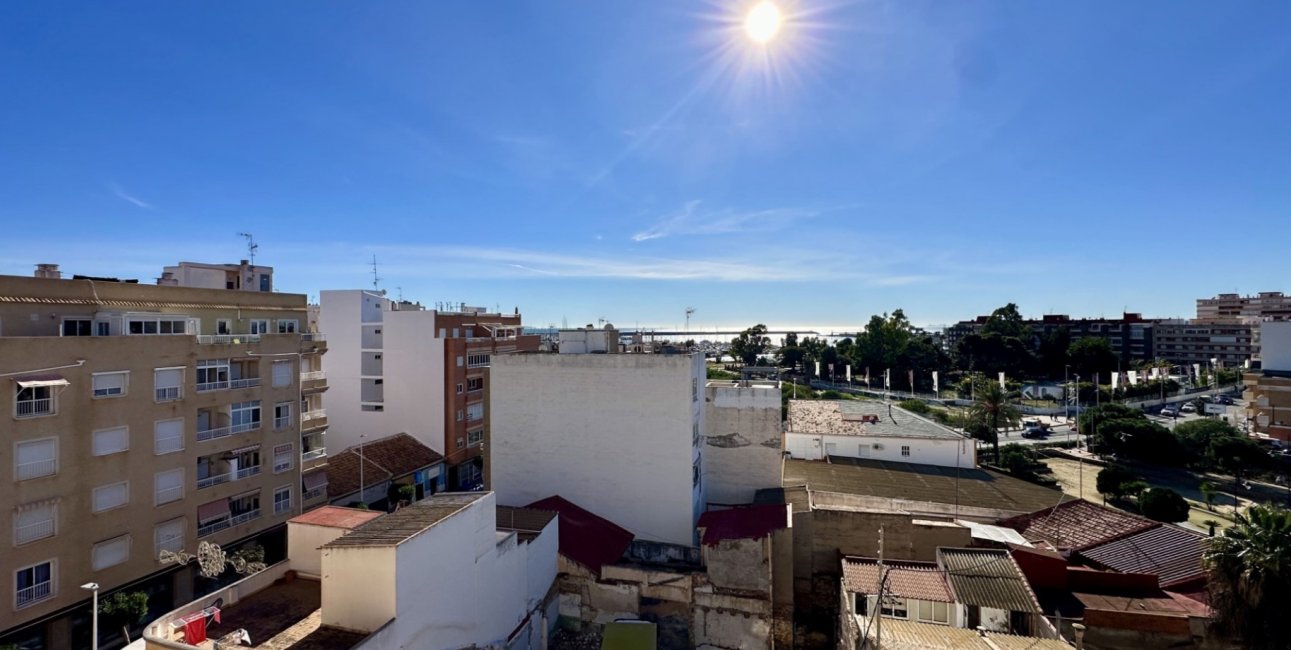 Resale - Apartment / flat -
Torrevieja - Torrevieja - Centre