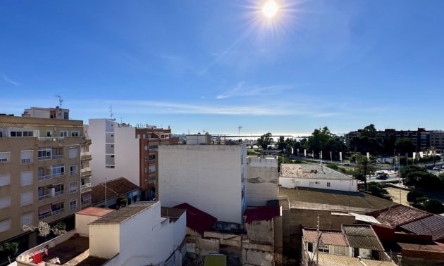 Resale - Apartment / flat -
Torrevieja - Torrevieja - Centre