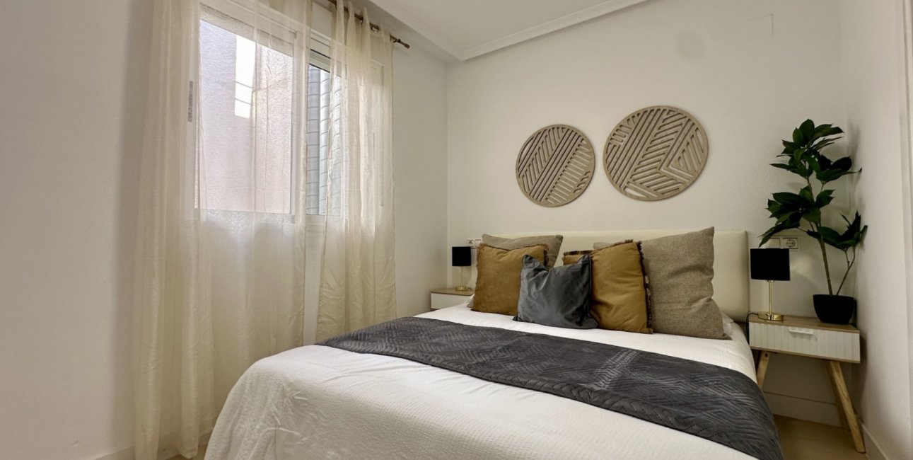 Resale - Apartment / flat -
Torrevieja - Torrevieja - Centre