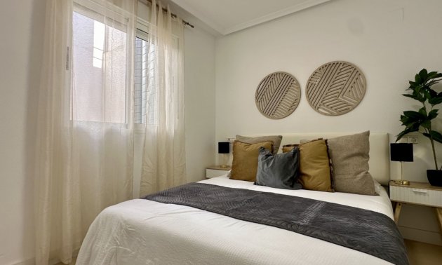 Resale - Apartment / flat -
Torrevieja - Torrevieja - Centre