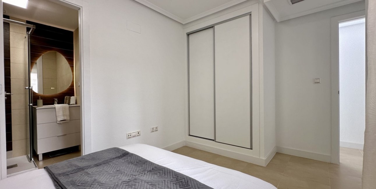 Resale - Apartment / flat -
Torrevieja - Torrevieja - Centre