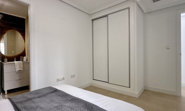 Resale - Apartment / flat -
Torrevieja - Torrevieja - Centre