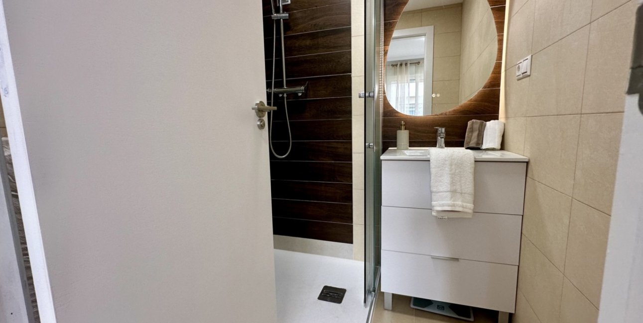 Resale - Apartment / flat -
Torrevieja - Torrevieja - Centre