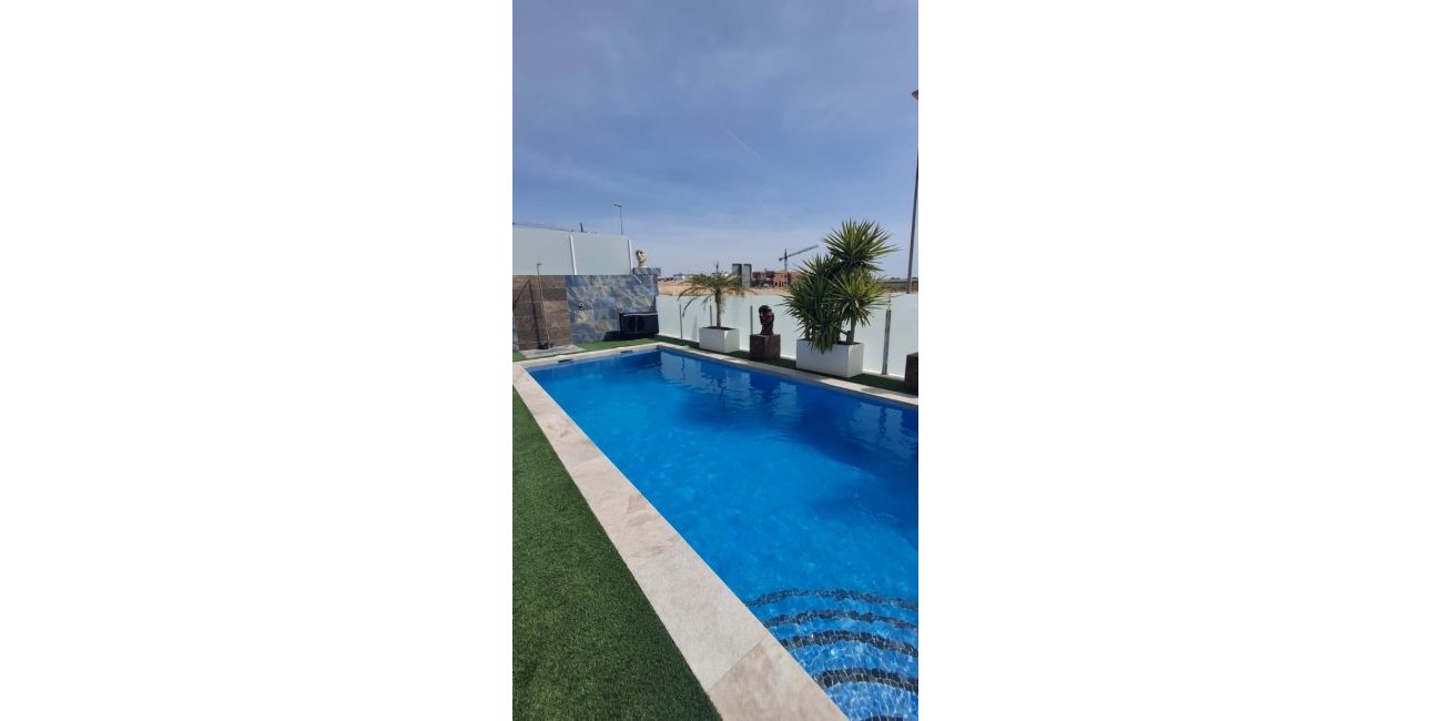 Resale - Villa -
Los Montesinos - Entre Naranjos / Vistabella Golf