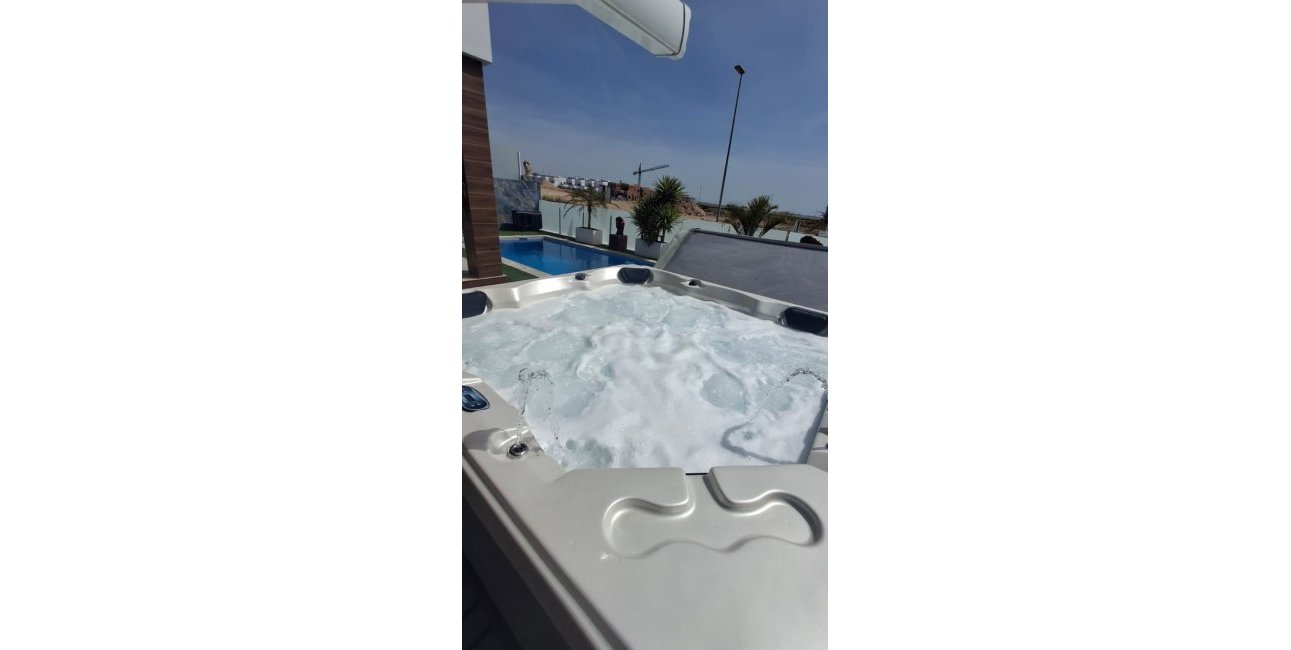 Resale - Villa -
Los Montesinos - Entre Naranjos / Vistabella Golf