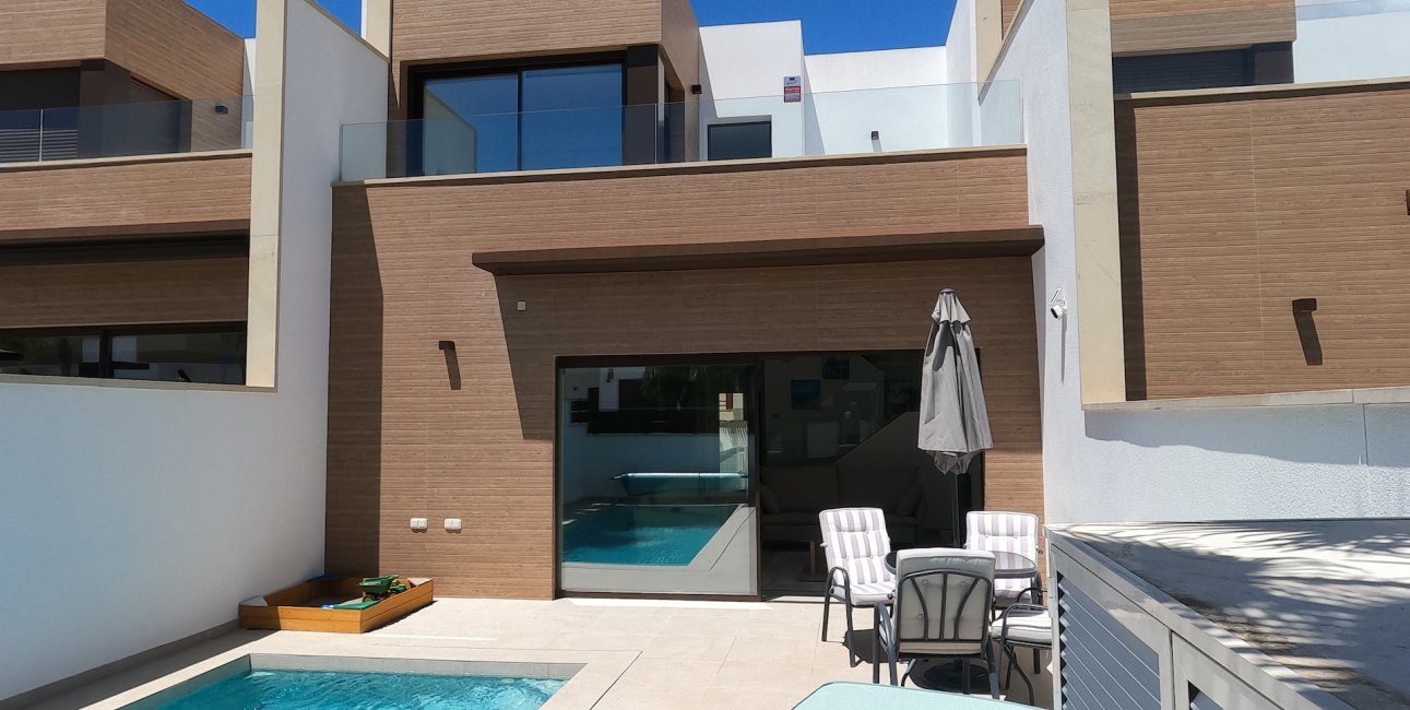 Resale - Villa -
Algorfa - La Finca Golf Resort